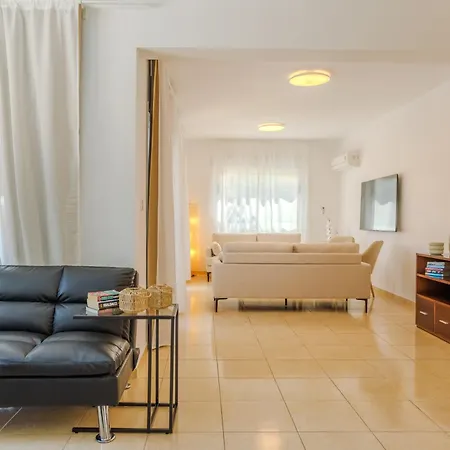 Ronika - Holidays In Coral Bay