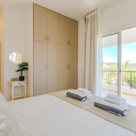 Ronika - Holidays In Coral Bay Villa *