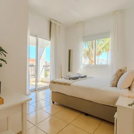 Villa Ronika - Holidays In Coral Bay