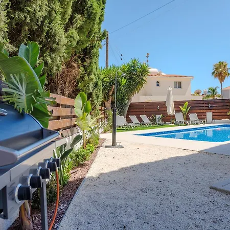 Ronika - Holidays In Coral Bay Villa