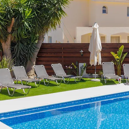 Ronika - Holidays In Coral Bay Villa *