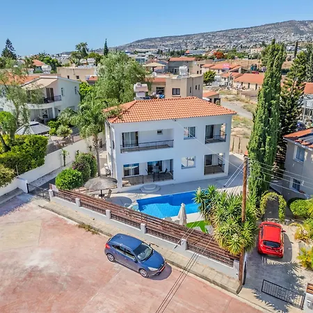 Ronika - Holidays In Coral Bay Villa