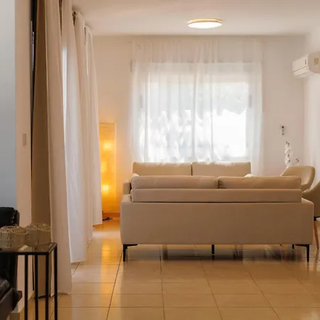 Villa Ronika - Holidays In Coral Bay *