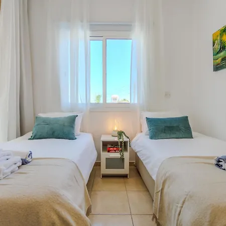 Ronika - Holidays In Coral Bay Villa *