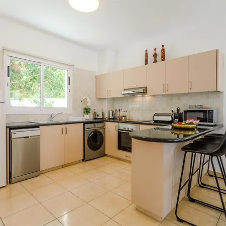 Ronika - Holidays In Coral Bay Villa *