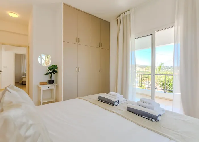 Ronika - Holidays In Coral Bay Vila *