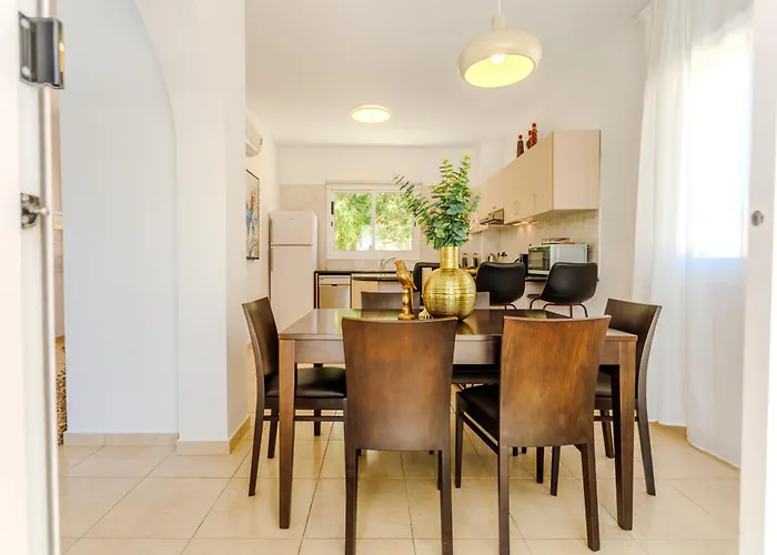 Ronika - Holidays In Coral Bay Vila *