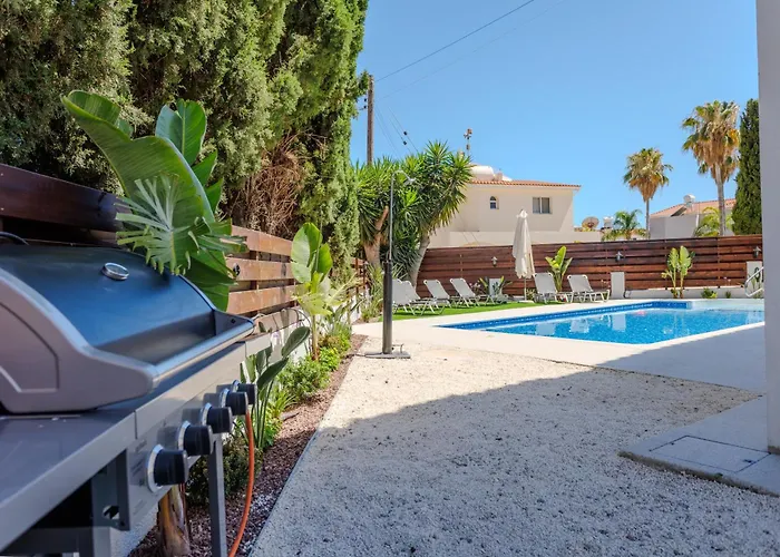 Ronika - Holidays In Coral Bay Vila