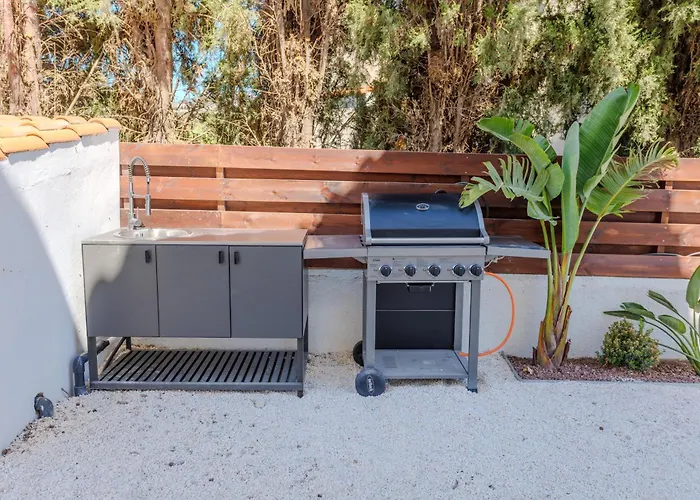 Ronika - Holidays In Coral Bay Vila