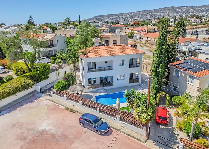 Ronika - Holidays In Coral Bay Vila