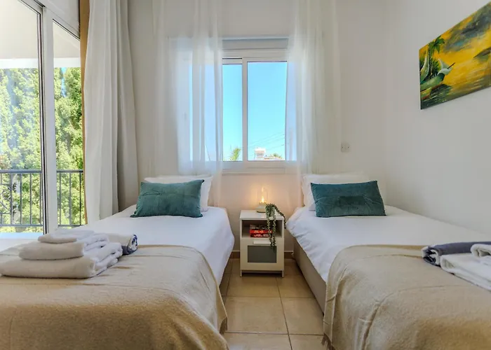 Ronika - Holidays In Coral Bay Vila *