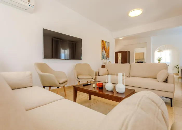 Ronika - Holidays In Coral Bay * Pegeia