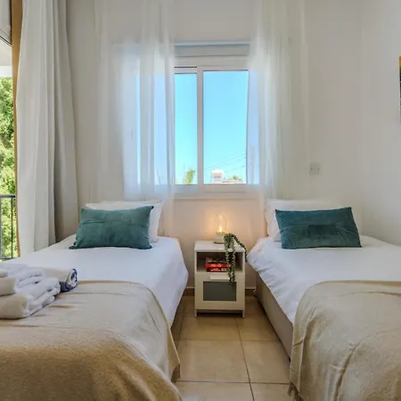 Ronika - Holidays In Coral Bay Villa *