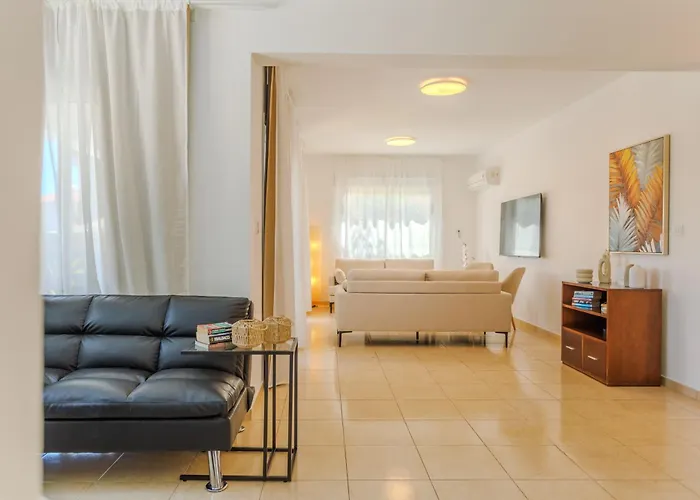 Ronika - Holidays In Coral Bay